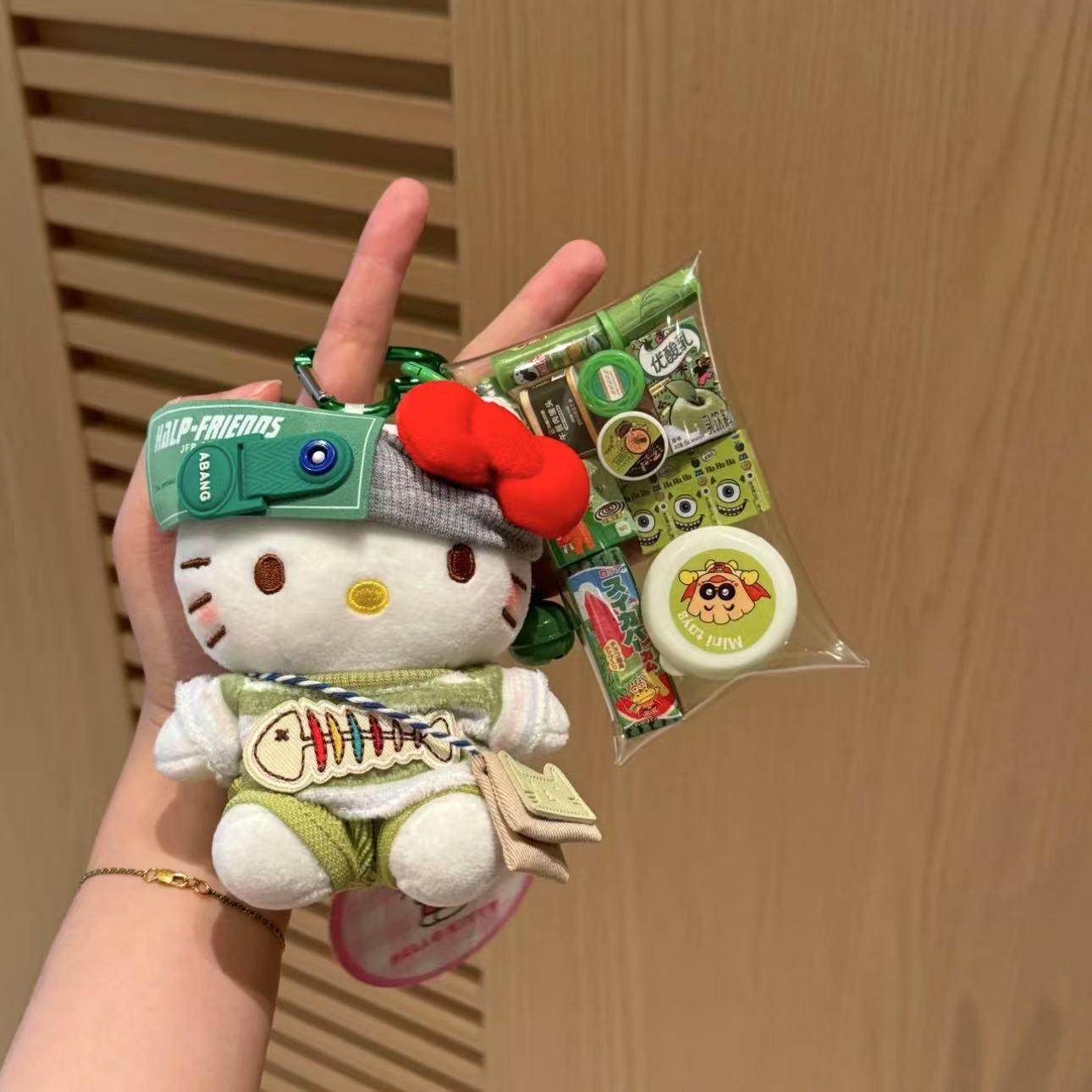 Genuino clásico KT Hello Kitty mochila bolso colgante dibujos animados lindo hellokitty llavero muñeca de felpa mujer