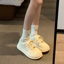 今年流行的大头鞋圆头厚底面包鞋松糕运动小白鞋女百搭小众板鞋子