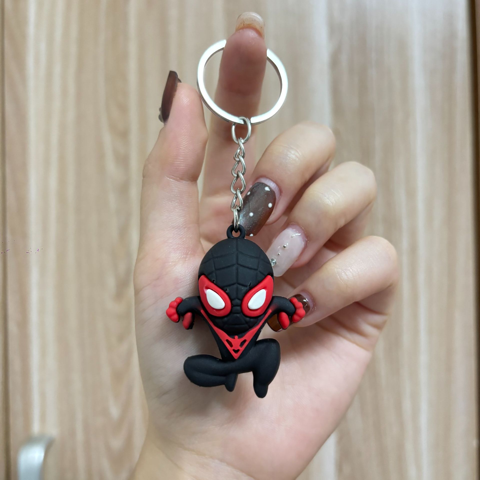 Four-link chain Spider-Man*Black squatting pose 2
