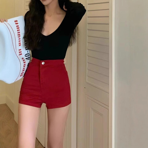 Small-sized red high-waisted denim shorts for women, summer style, American-style cool girl elastic slim-fit figure-flattering hot pants.