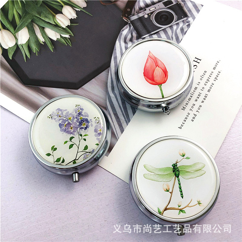 栀子花蜻蜓圆形三格金属药盒 便携简易药丸盒 花草滴胶糖果盒