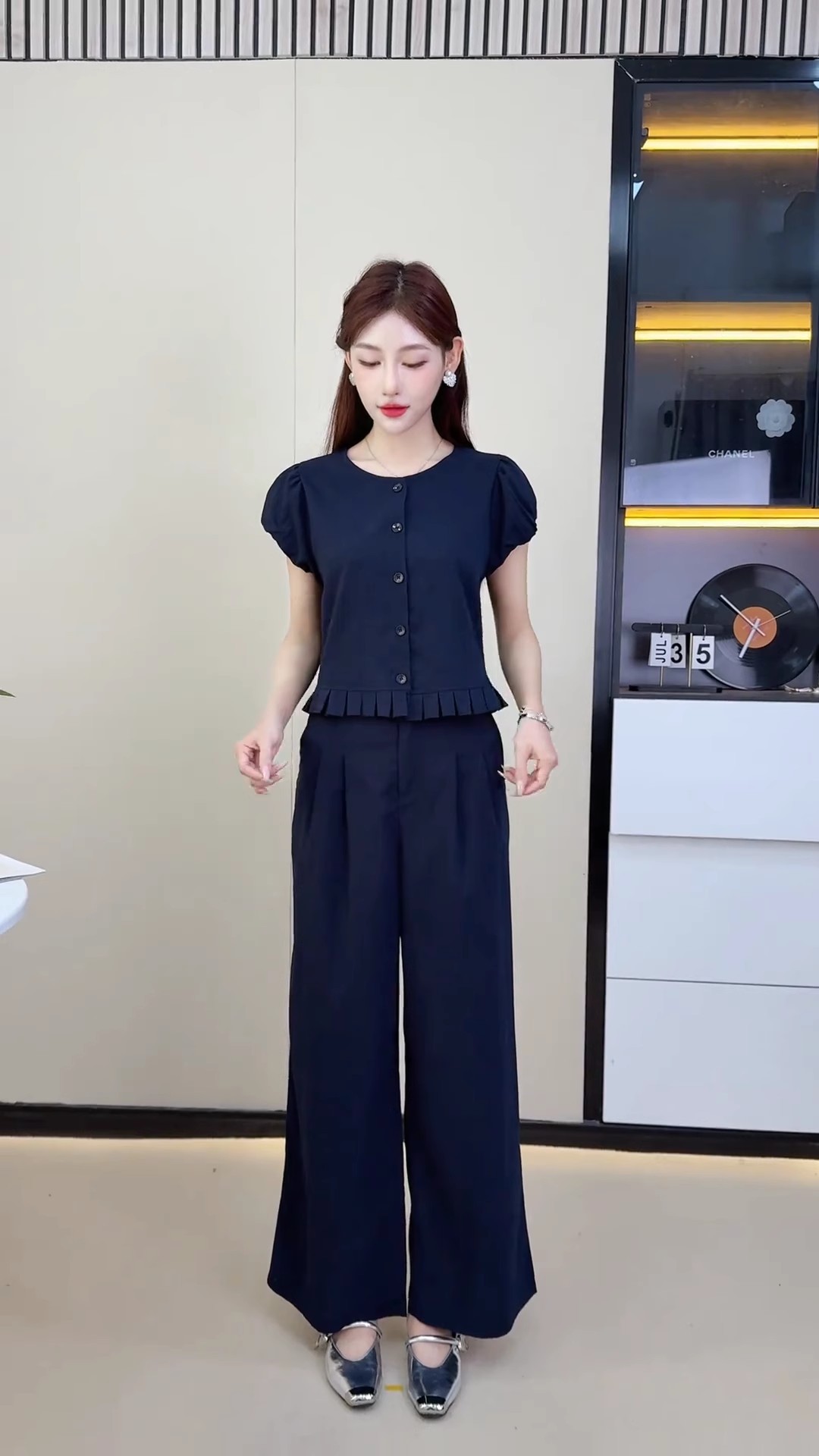 Bộ quần áo nữ mùa hè gồm áo ngắn thiết kế kiểu tây và quần ống rộng hai mảnh A5216 — Màu xanh lam đậm chi tiết 10