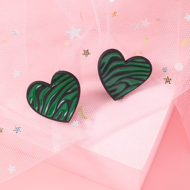 Korean Dripping Oil Leopard Print Heart-shaped Earrings display picture 2
