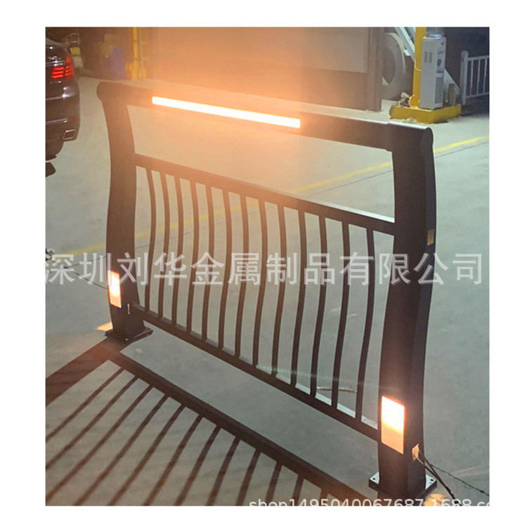 城市公路中心隔离栏厂家现货马路中间道路护栏市政交通灯饰护栏