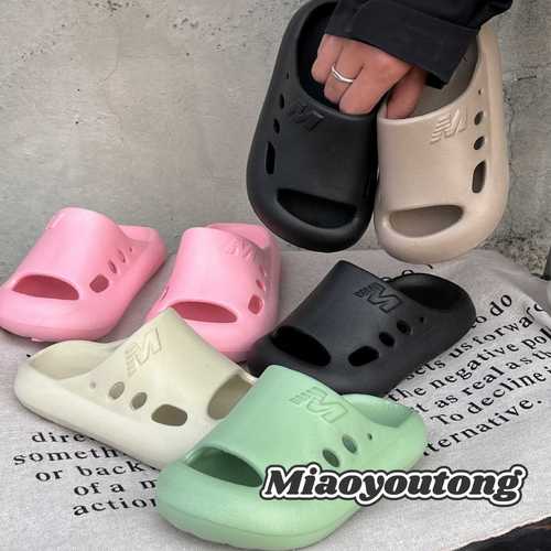 Children's EVA Slip-On Sandals/Closed-Toe Slides for Boys and Girls, Outdoor Wearing, Non-Slip Beach Shoes, Breathable, Lightweight, with Holes