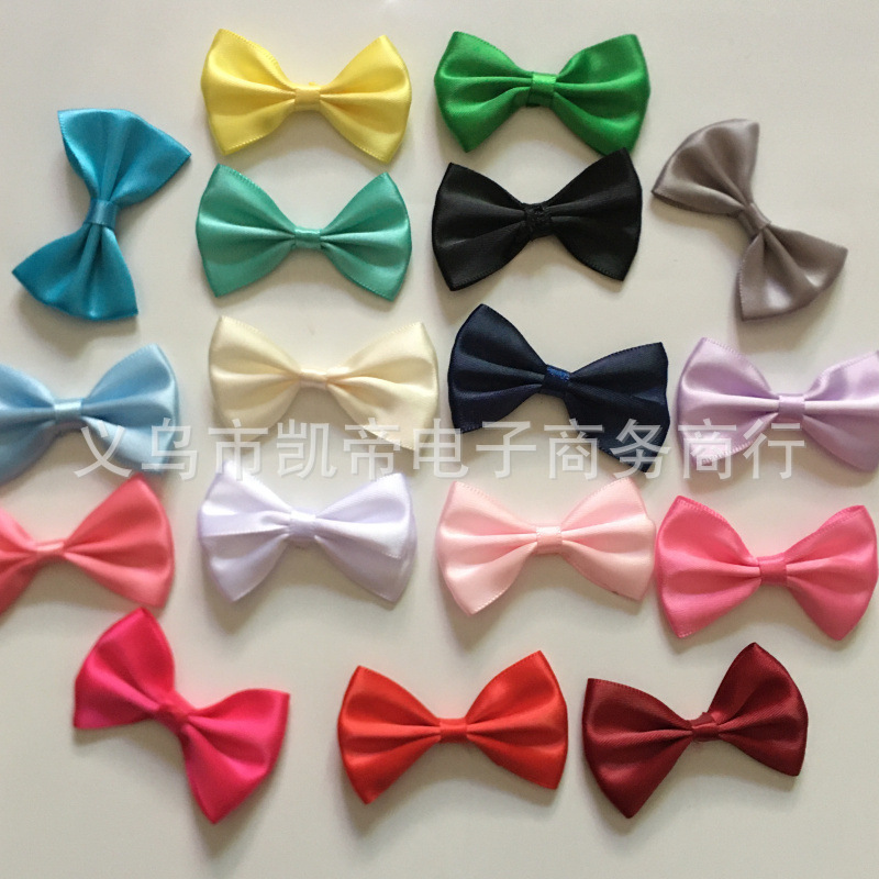 Glossy solid color bow tie with bow