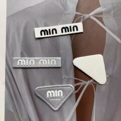 新商品の高級銀の配色のミュウmin家の服装の靴の帽子の靴下は商標を飾ります。