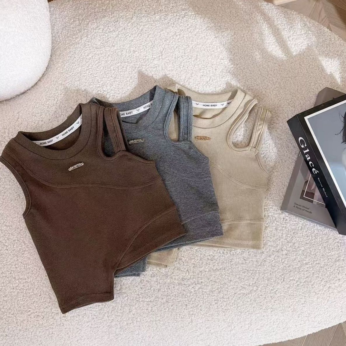 Girls' summer vest, stylish and trendy children's brand, Merlad letter irregular off-shoulder suspender top.