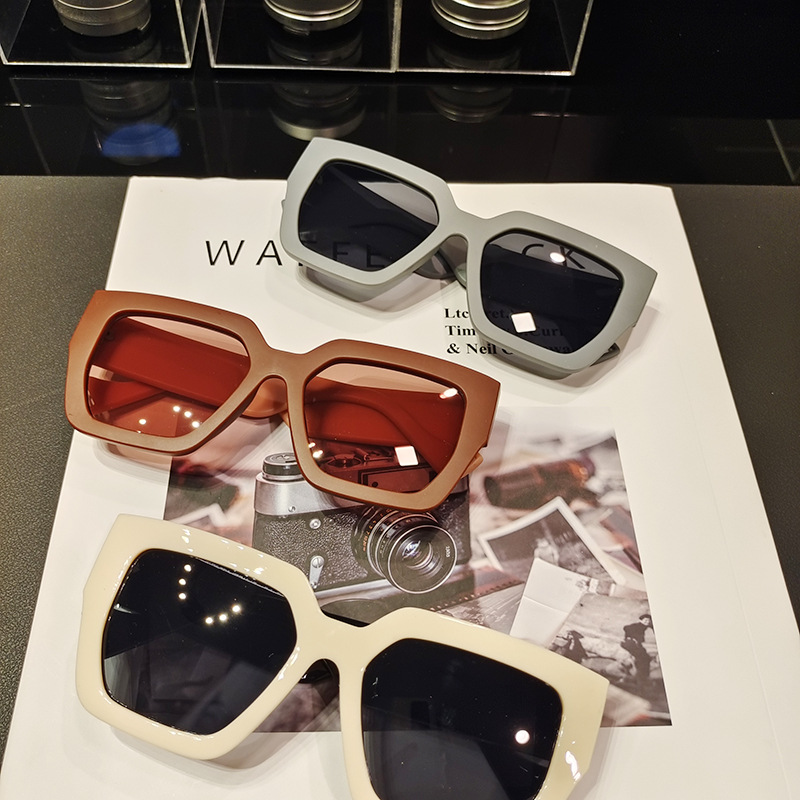 Simple Square Frosted Rough Frame Sunglasses Wholesale Nihaojewelry display picture 8