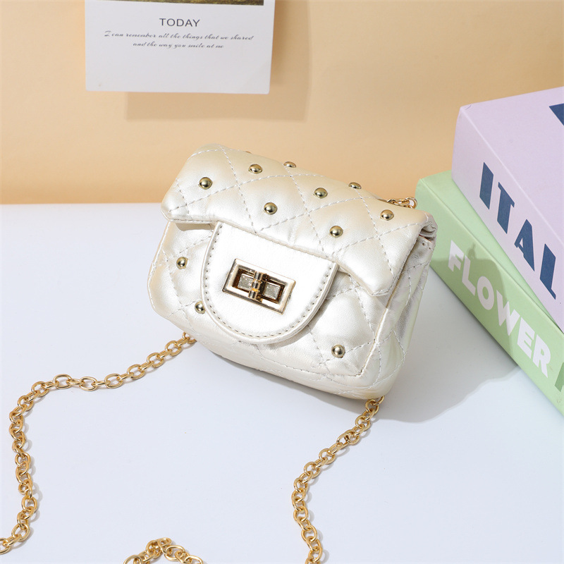 2025 primavera y verano estilo caliente moda casual niños dulces bolsa de gelatina mini bolso de mensajero de un solo hombro variedad al por mayor