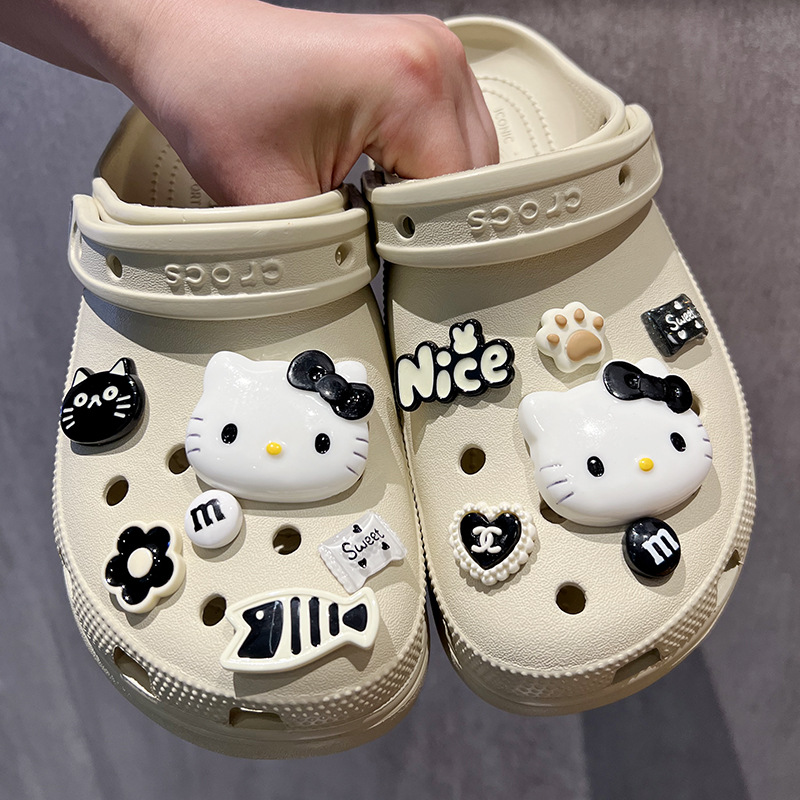 Cartoon KT Cat Hole Shoes Accessory Shoe Clips Shoe Flowers DIY Accessories Decorative Clips Removable Set Wholesale