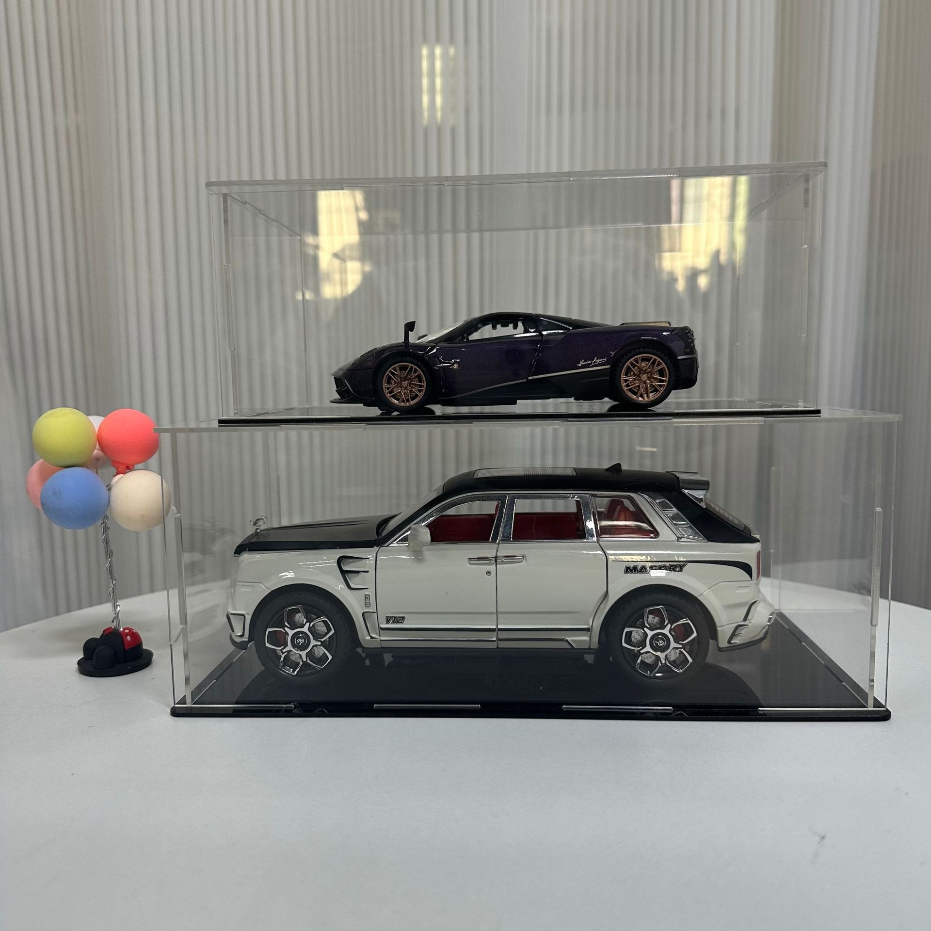 Aleación de acrílico modelo de coche adecuado para 1:32 y 1:24 modelo de coche de plástico transparente cubierta de polvo decoración colección Decoración