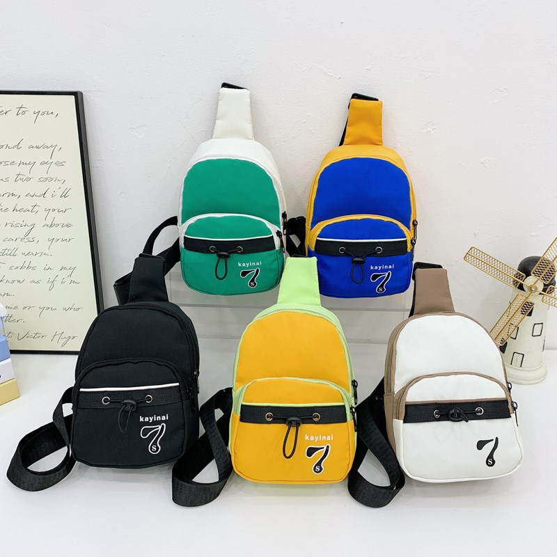 Versión coreana del popular bolso de pecho para niños y niñas, mini bolso de mensajero para niños de color de contraste de moda 2025 nueva tendencia de monedero para niños