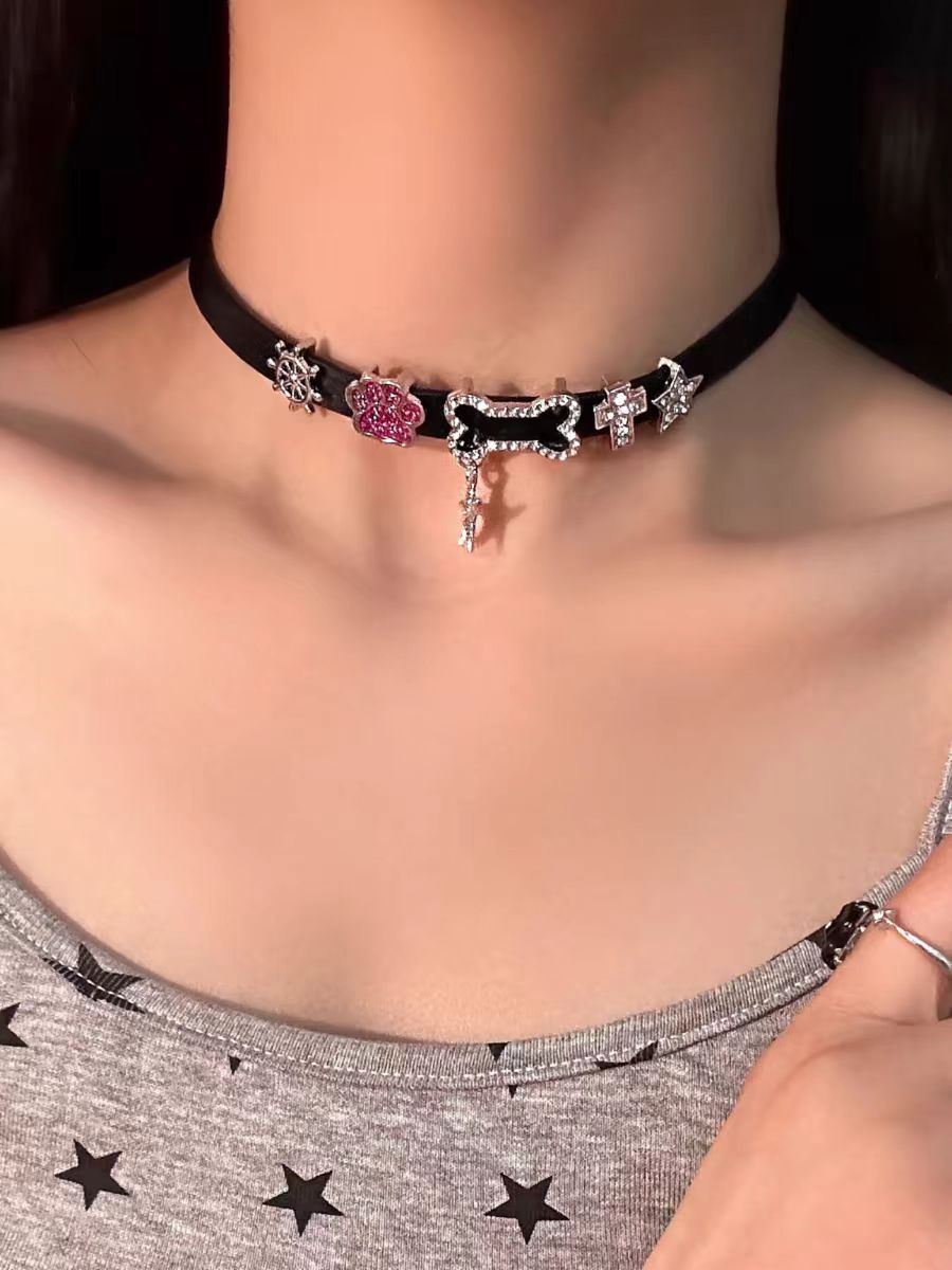 스타 라인스톤 가죽 목걸이 X4355