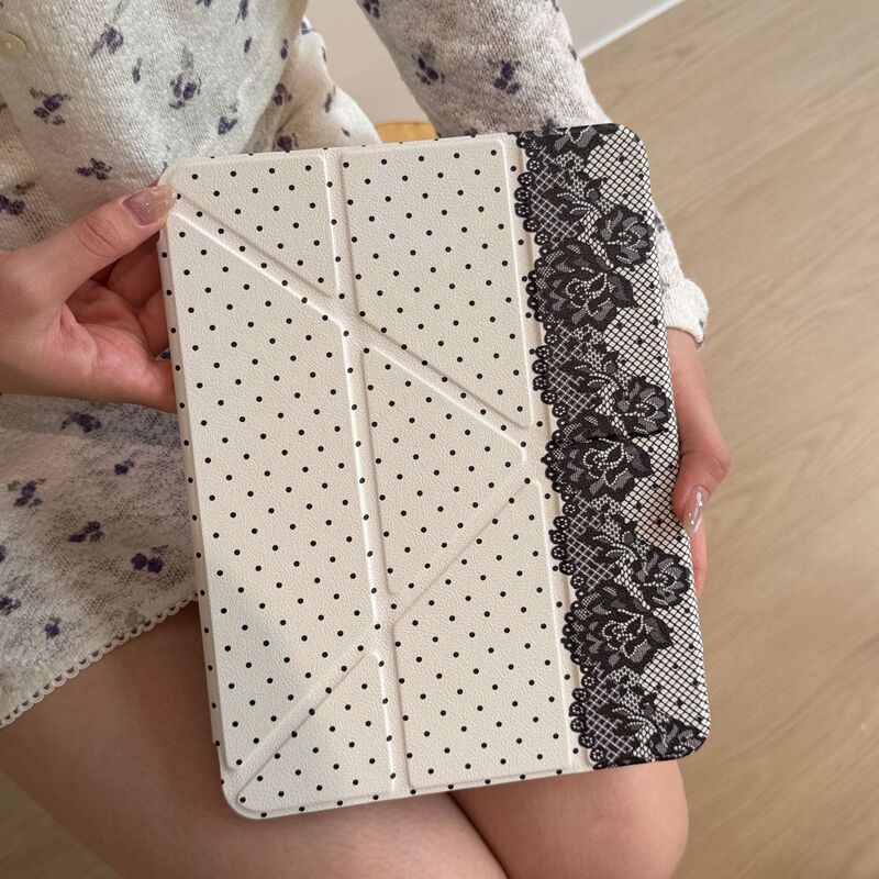 Korean-style white polka dot lace patchwork design, suitable for iPad Air 8/7/6 tablet cases, Pro 11/13 with a pen slot