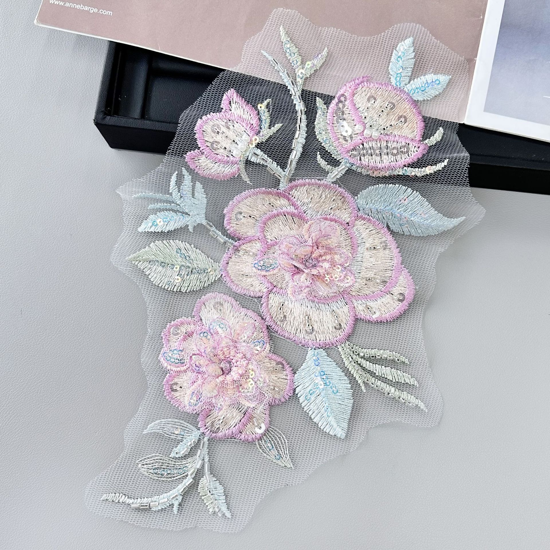 Tela bordada original hermosa ropa china cheongsam antiguo parche decoración de tela de malla de tela de flores bordadas