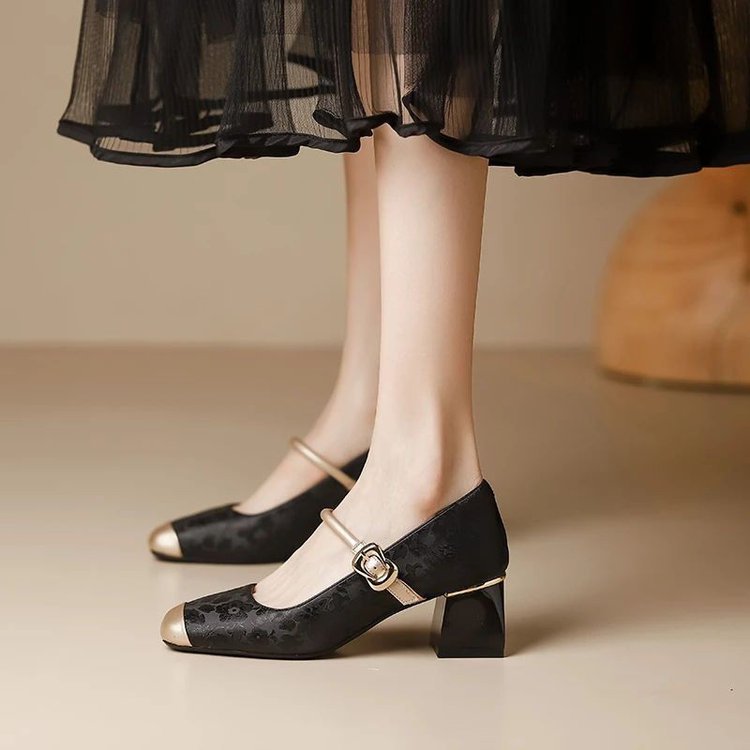 Guofeng nuevo zapato único chino para mujeres 2025 otoño nuevo tipo de suela suave de talón grueso cuadrado con una palabra con una combinación de zapatos Mary Jane