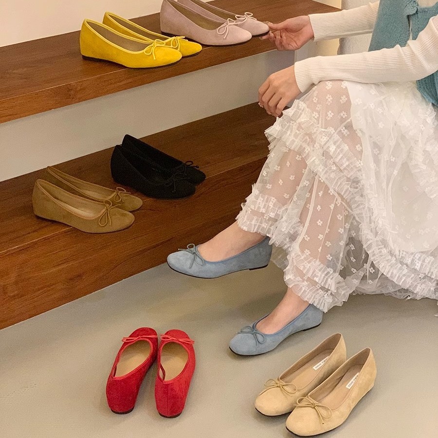 Zapatos rojos retrógrados de altura interior zapatos de mujer 2025 nuevos zapatos de ballet rosa de primavera francesa suaves