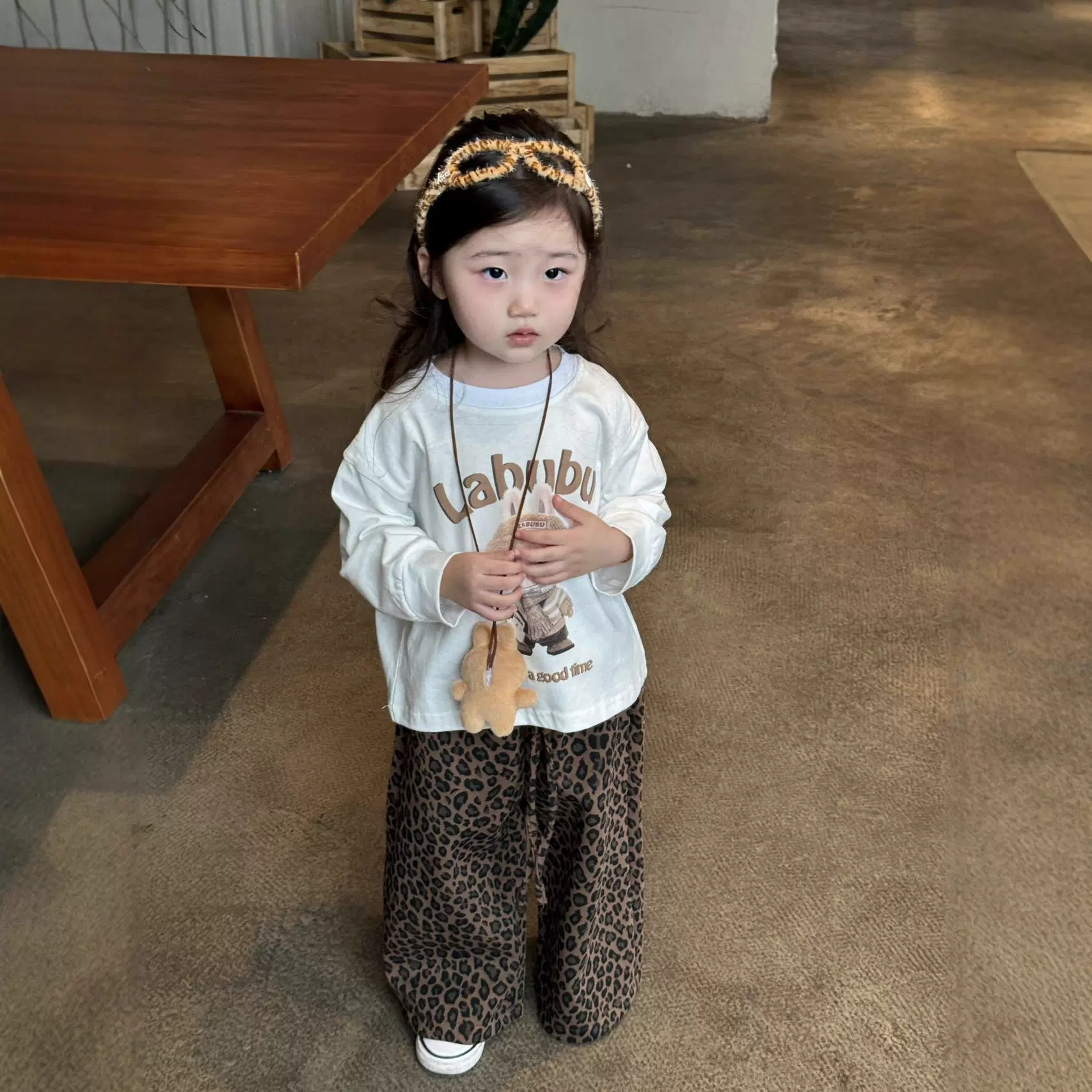 现货女童秋装新款宽松卡通卫衣豹纹裤套装中小童印花上衣T恤卫裤