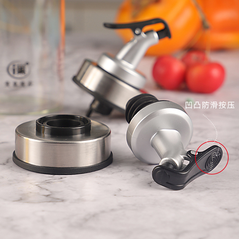 A one-piece replacement press-open and close luxury oil bottle made of stainless steel and high borosilicate glass, suitable for kitchen use as a soy sauce and vinegar bottle.