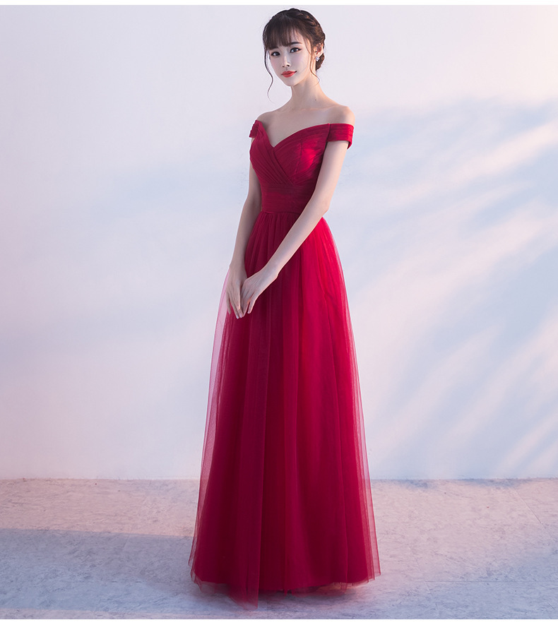 Elegant röd brudklänning med bara axlar för bröllopsmottagning_voghion.com