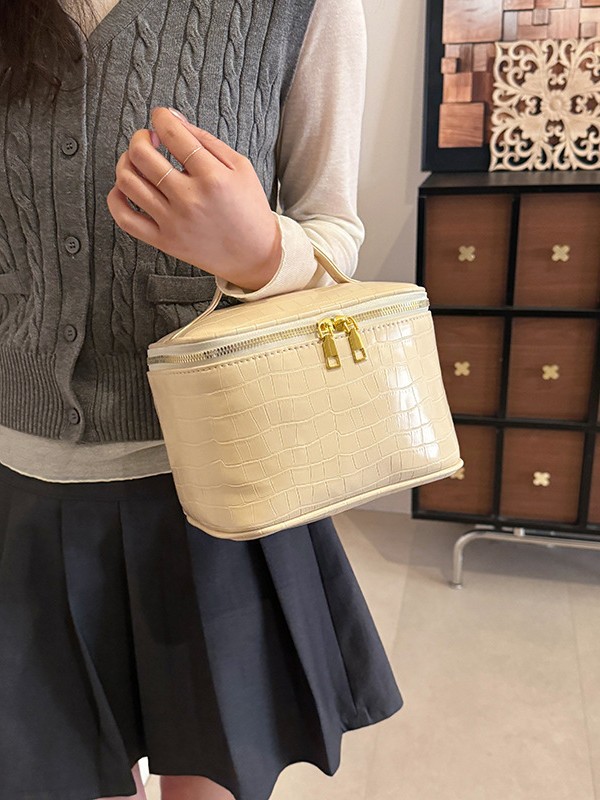 Retro handheld capacious cosmetic bag