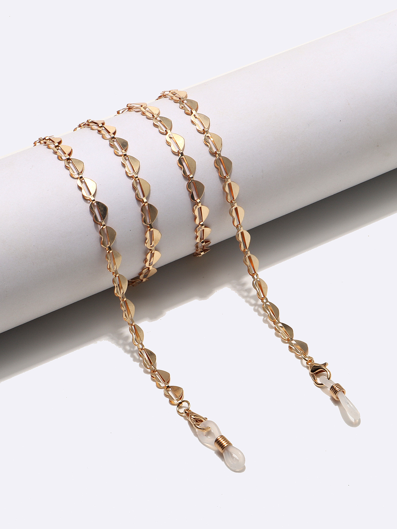 Fashion Simple Golden Hollow Heart-shaped Alloy Glasses Chain display picture 1
