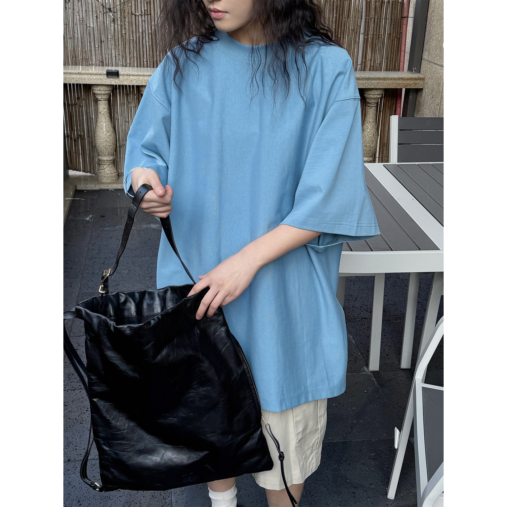 ルーヴル春の新型アメリカ風シンプル基礎モデル純色oversize落肩tシャツカジュアル百合上着女