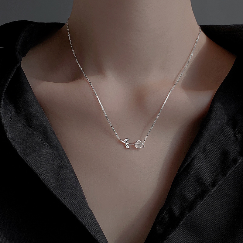 8g Weight 925 Sterling Silver Cable Chain Tulip Pendant Necklace