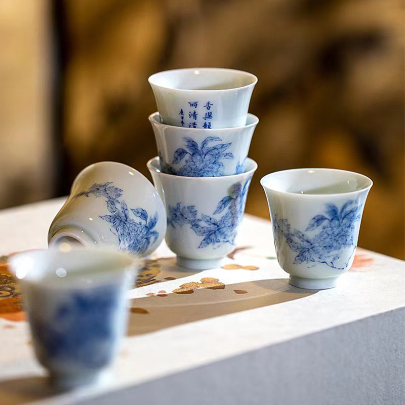 アンティークの青い花の手描きの陶磁器の蓋の碗のお茶の杯のセットの家庭用の工夫の茶器のセットのギフトボックスの文人の茶器|undefined