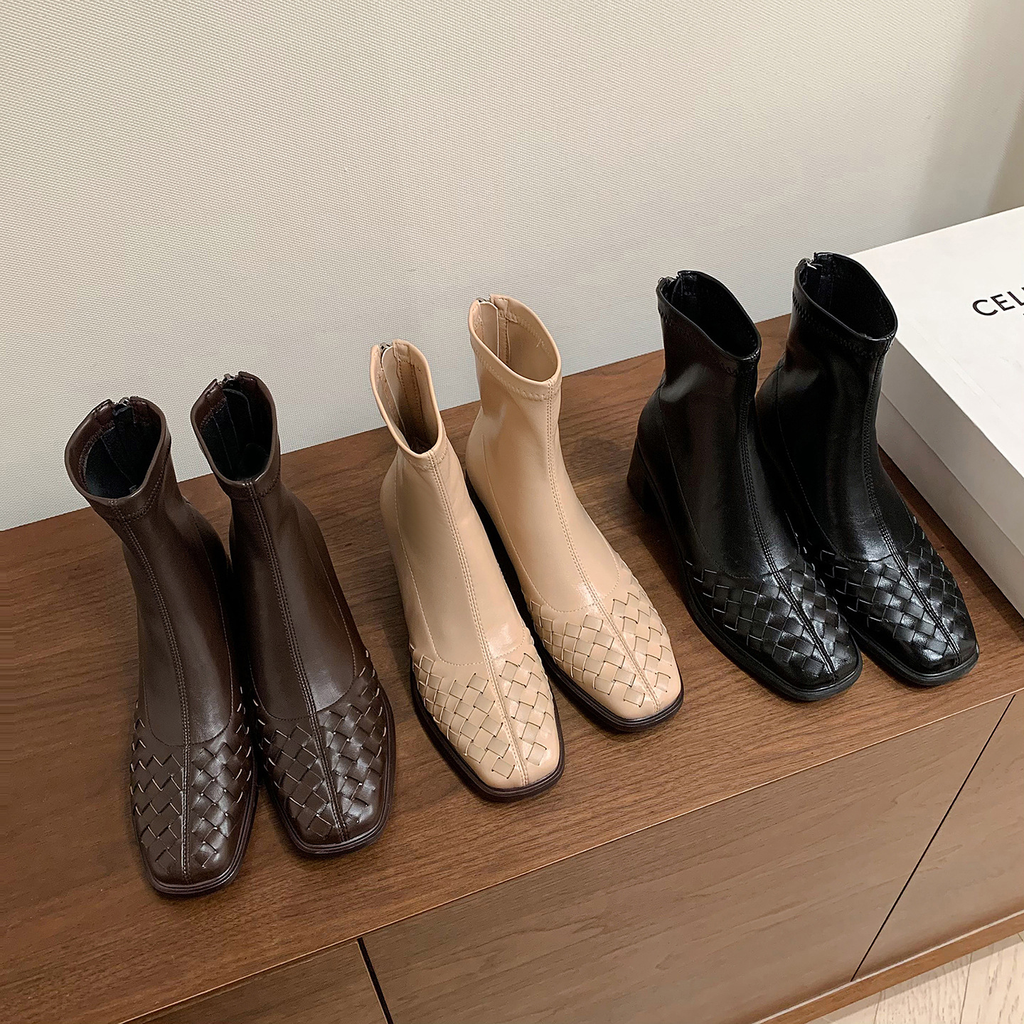 Sophisticated retro woven demi-season elastic low boots with zipper