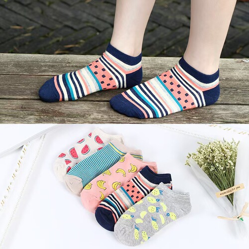 Zhuji Datang manufacturers wholesale cross-border Temu colored boat socks medium tube socks European and American trend men's socks in stock