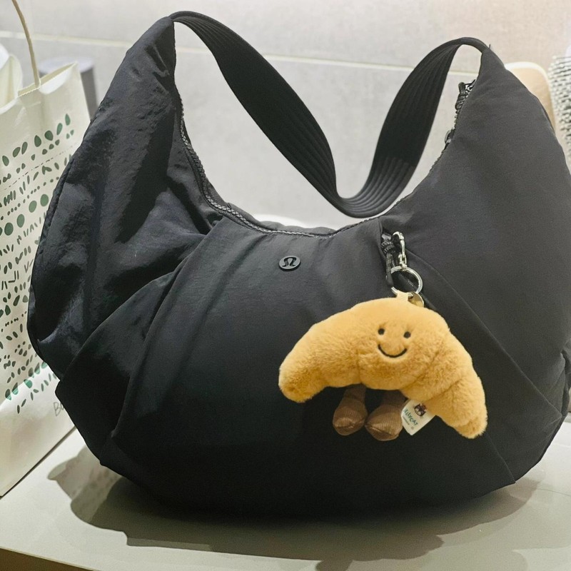 ルル ルルクロワッサン 防水ナイロン ヨガバッグ 脇バッグ シンプル 軽量 大容量 餃子バッグ|undefined