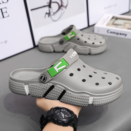 New style large size outdoor shoes for men's garden shoes with soft bottom and hollowed out toe. Casual sandals for outdoor wear, beach shoes for men 