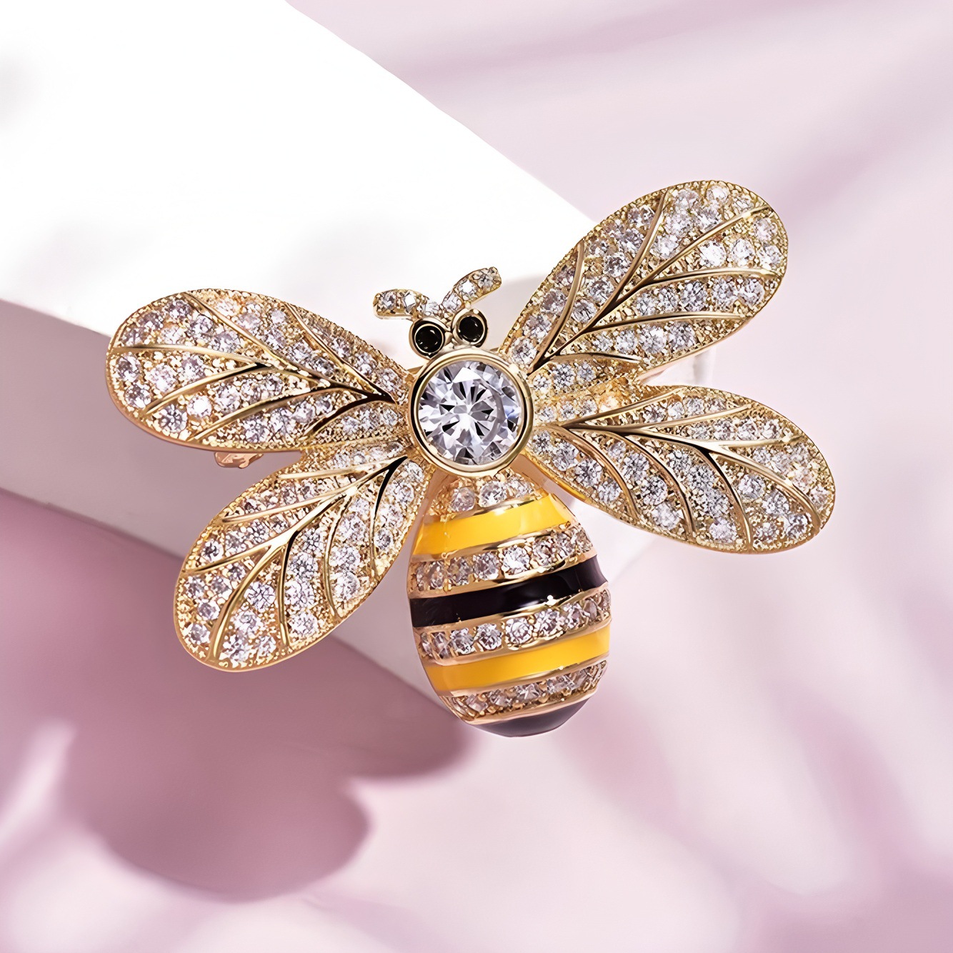 Exquisite Full-Diamond Little Bee Brooch, High-End Women's Fashionable Insect Corsage, Niche Design Pin Accessories
