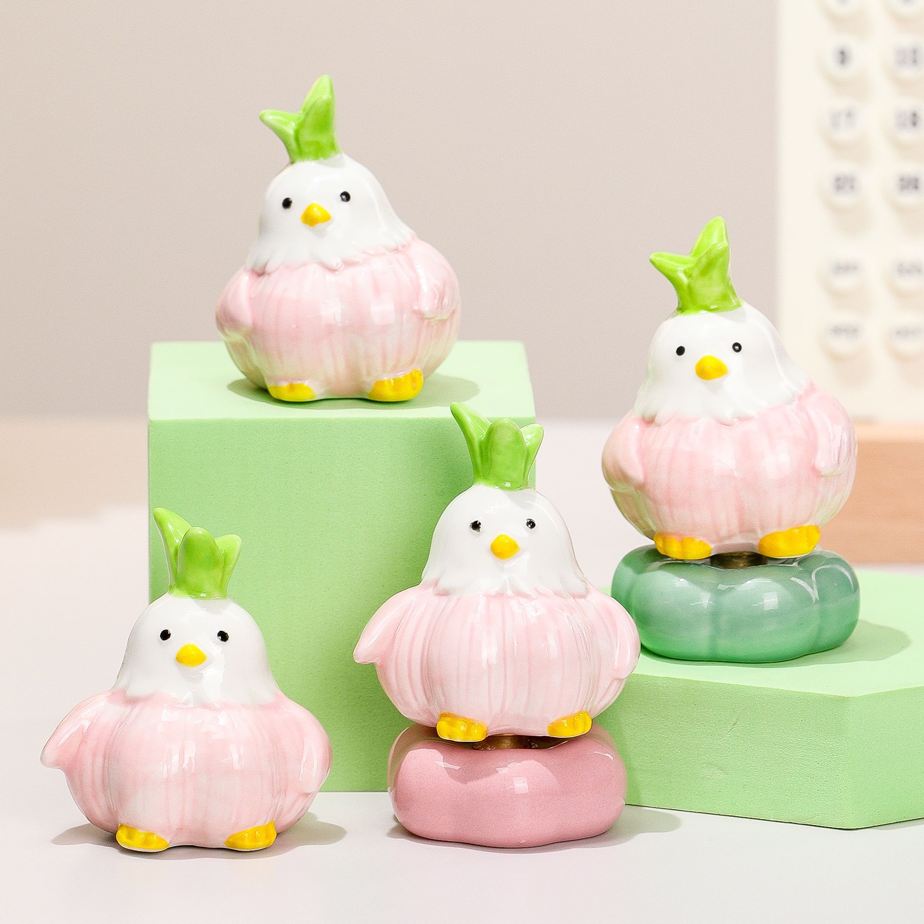 陶瓷蒜鸟旋转摆件网红潮玩转转玩具礼品工艺品摆件工位解压装饰品