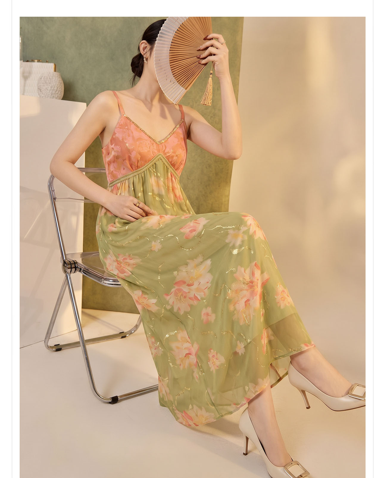Đầm maxi lụa hoa vàng cổ chữ V kèm thắt lưng — Xanh da trờicolor chi tiết 6