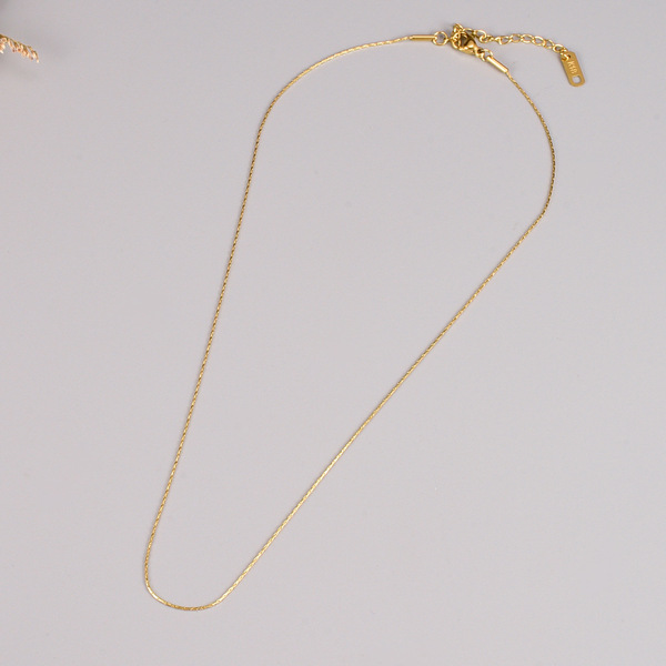 light and thin minimalistic fashionable golden necklace stainless…