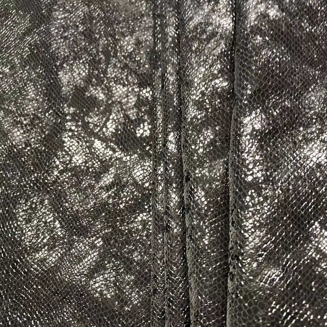 现货供应 湿法小蛇纹PU皮革服装 RPET面料