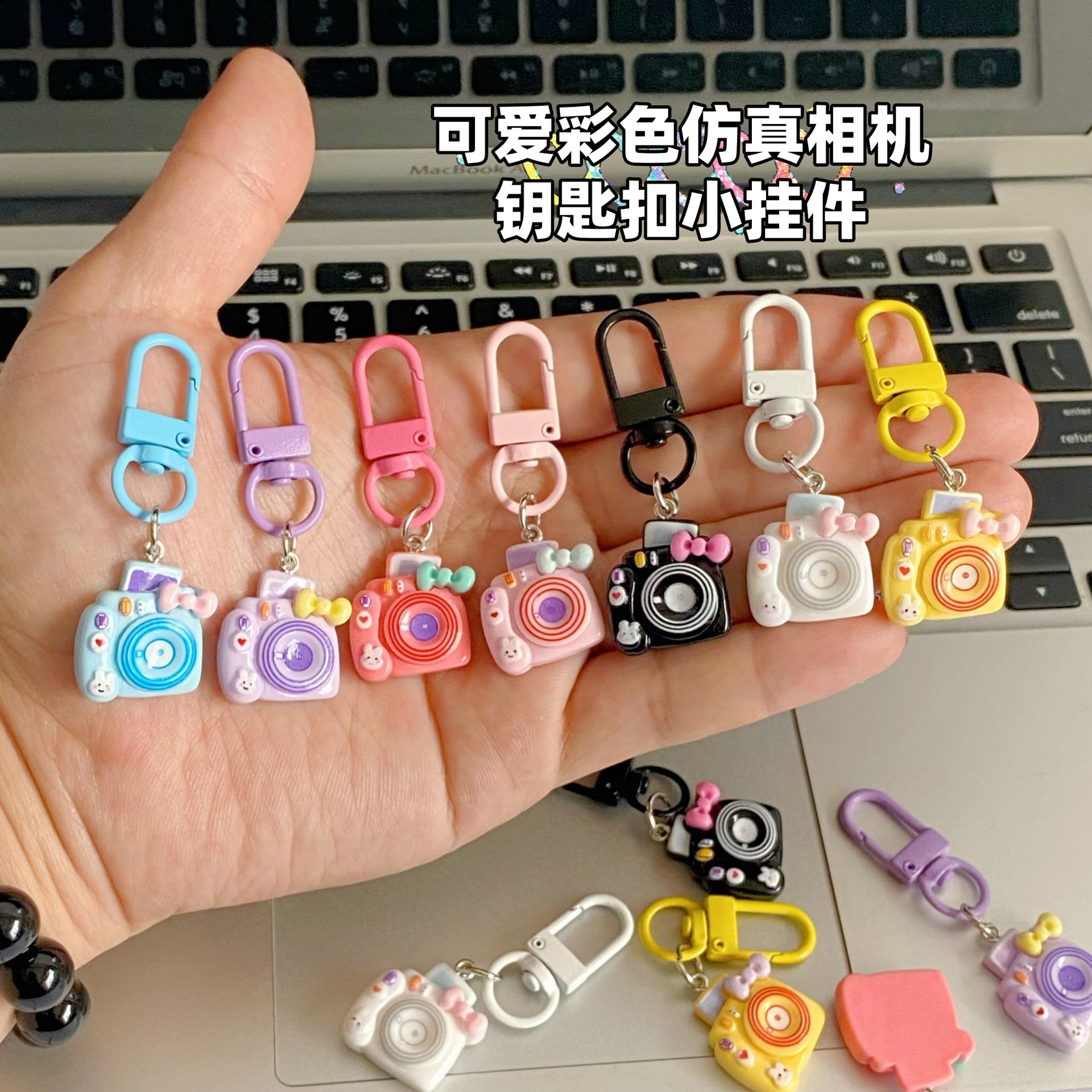 Small cartoon camera with bow