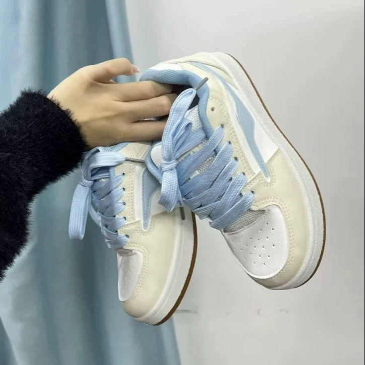 Весна 2025 года тщательно отобранные модные кроссовки женские маленькие белые туфли романтические цветы, море светло-голубой молнии