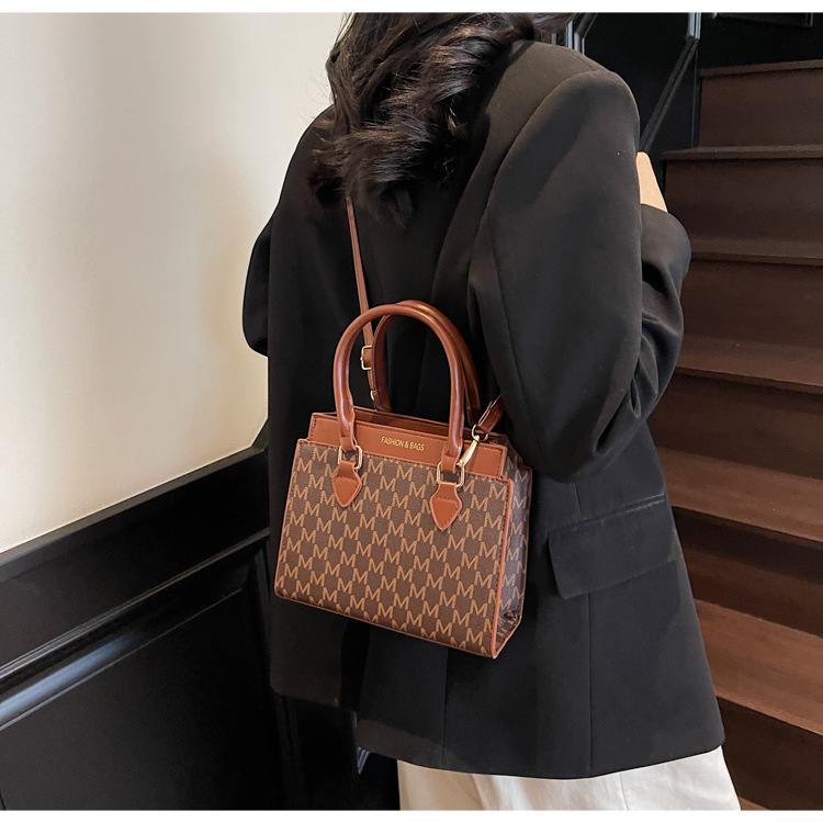 510g Weight Zipper Closure Type Single Shoulder Strap Strap Type Shoulder Bag Bags Type Casual Occasion Pu Leather Material Letter Pattern All Seasons Season Women's Gender Streetwear Style Square Shape Small Size Women's Small Pu Leather Letter Streetwear Square Zipper Shoulder Bag 11