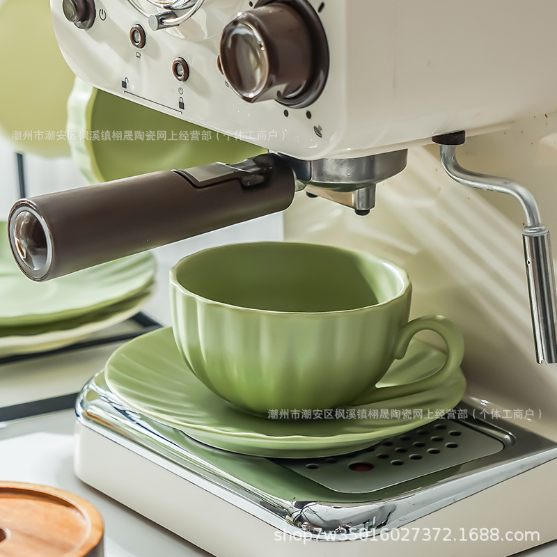 Taza de café de cerámica de alto valor facial y plato, set de taza de té de la tarde, taza de té de flores, taza de café especial para lattes, platos