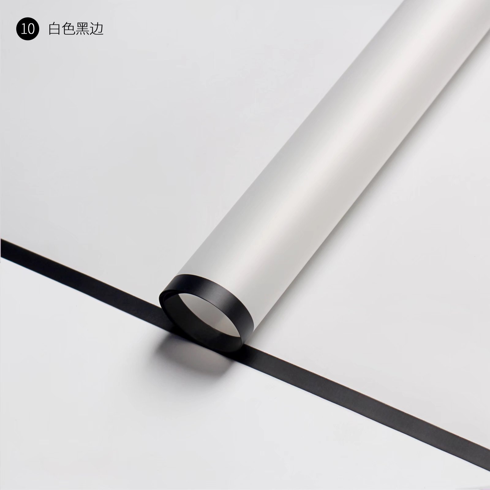 57*57CM; blanco con bordes negros