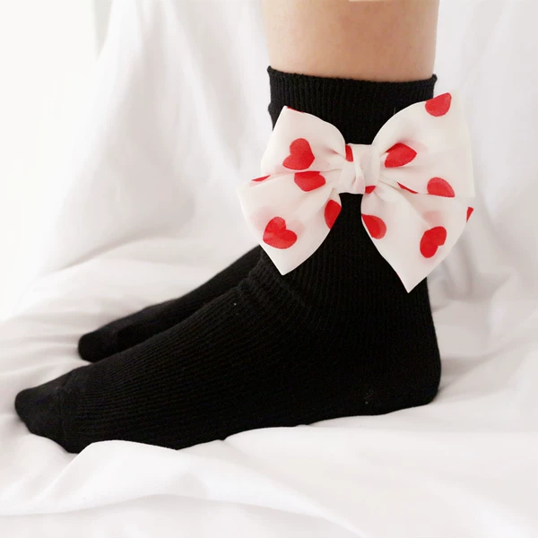 With bow, black