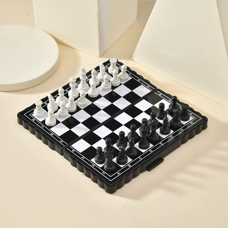 Маленькие портативные шахматы складные магнитные шахматы путешествия черно-белые детские развивающие настольные игрушки оптом