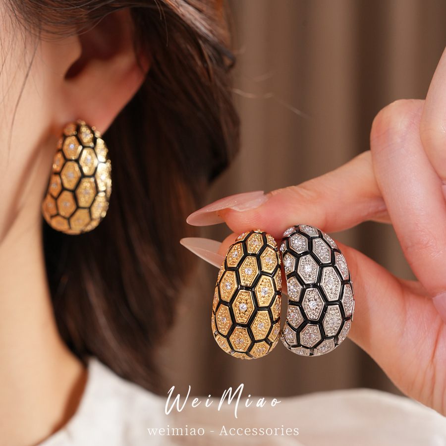 18k oro real chapado aguja de plata zircon en forma de C pendientes de diseño personalizado pendientes temperamento variado exquisitos pendientes de alta calidad