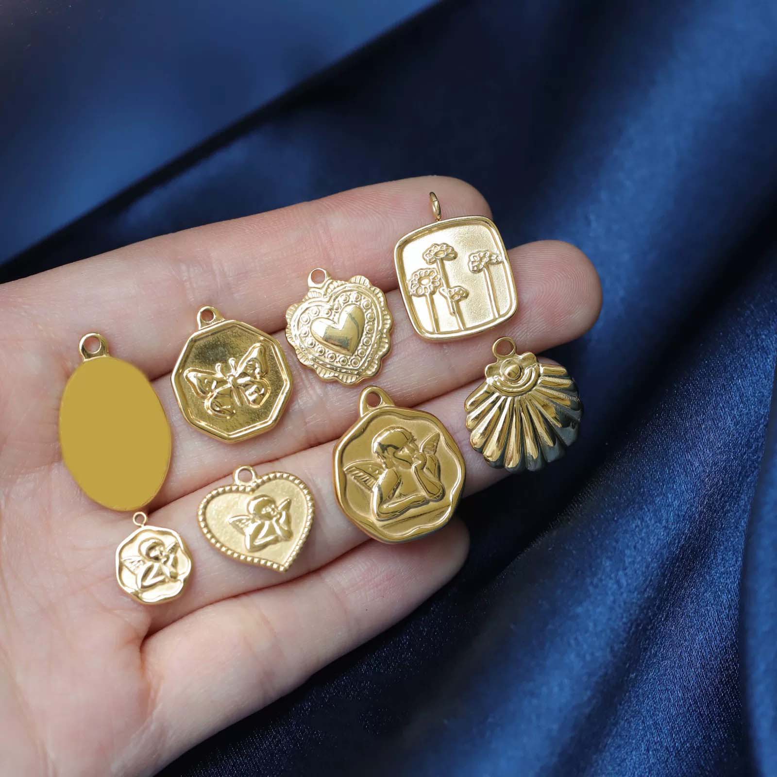 1 Pieza Acero Titanio Geométrico Forma De Corazón Mariposa Colgante display picture 2