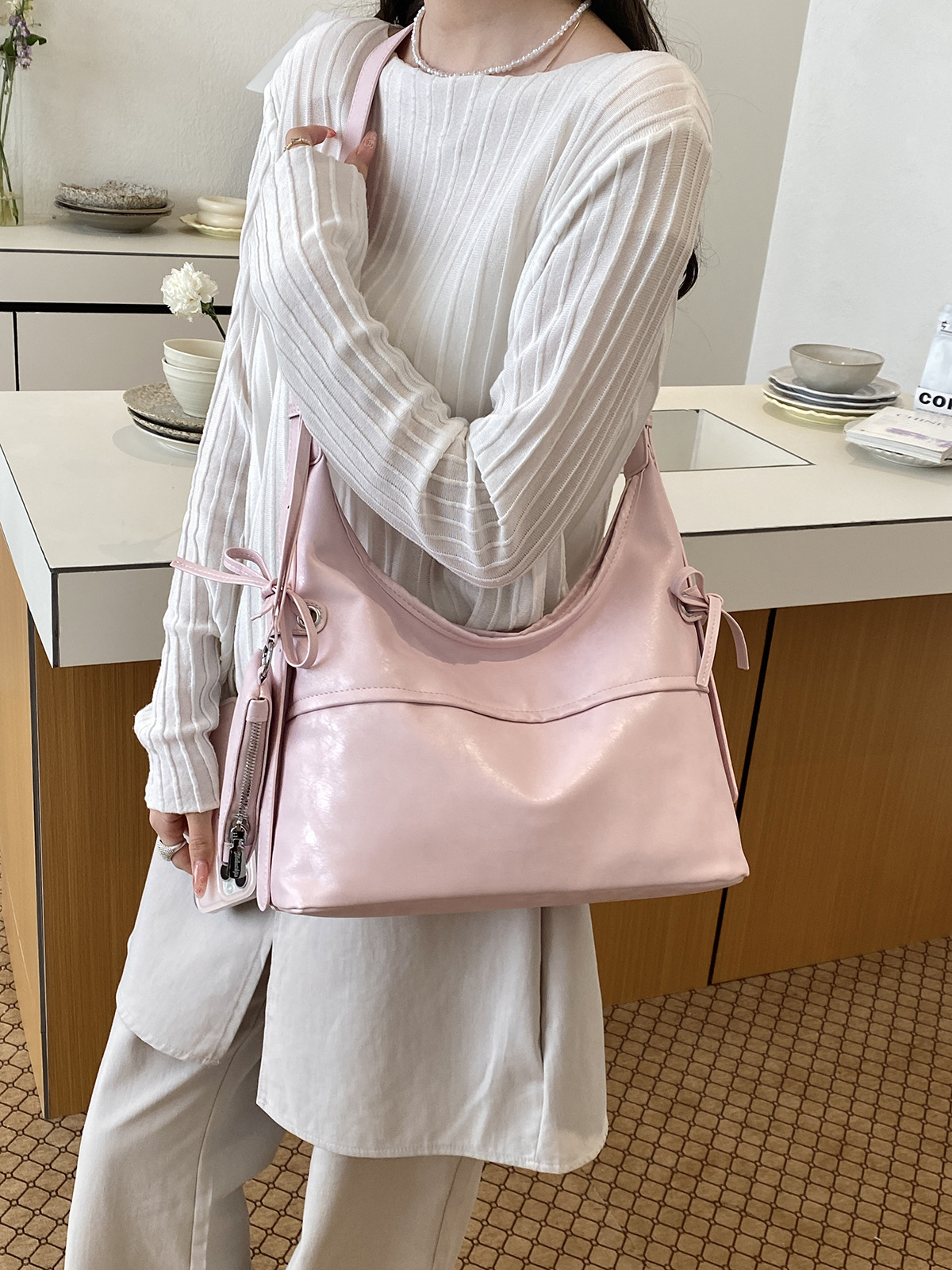 Bolso de gran capacidad para mujeres 2026 ventas calientes nuevo estilo simple bolso de hombro para estudiantes universitarios de alto nivel bolso especial