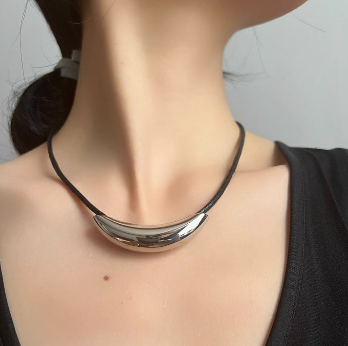 실버-블랙 가죽 로프 라이트 칼럼 팔꿈치 목걸이